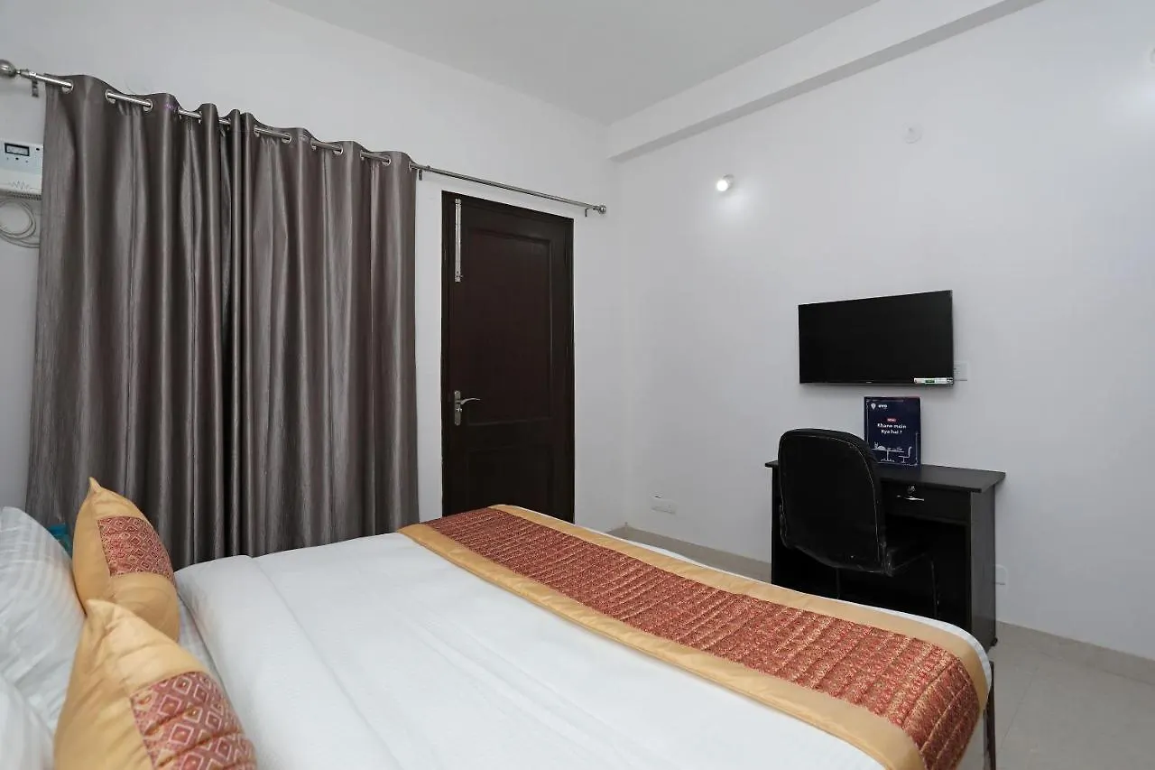 Oyo 11383 Hotel Go Rooms 古尔冈 3*,