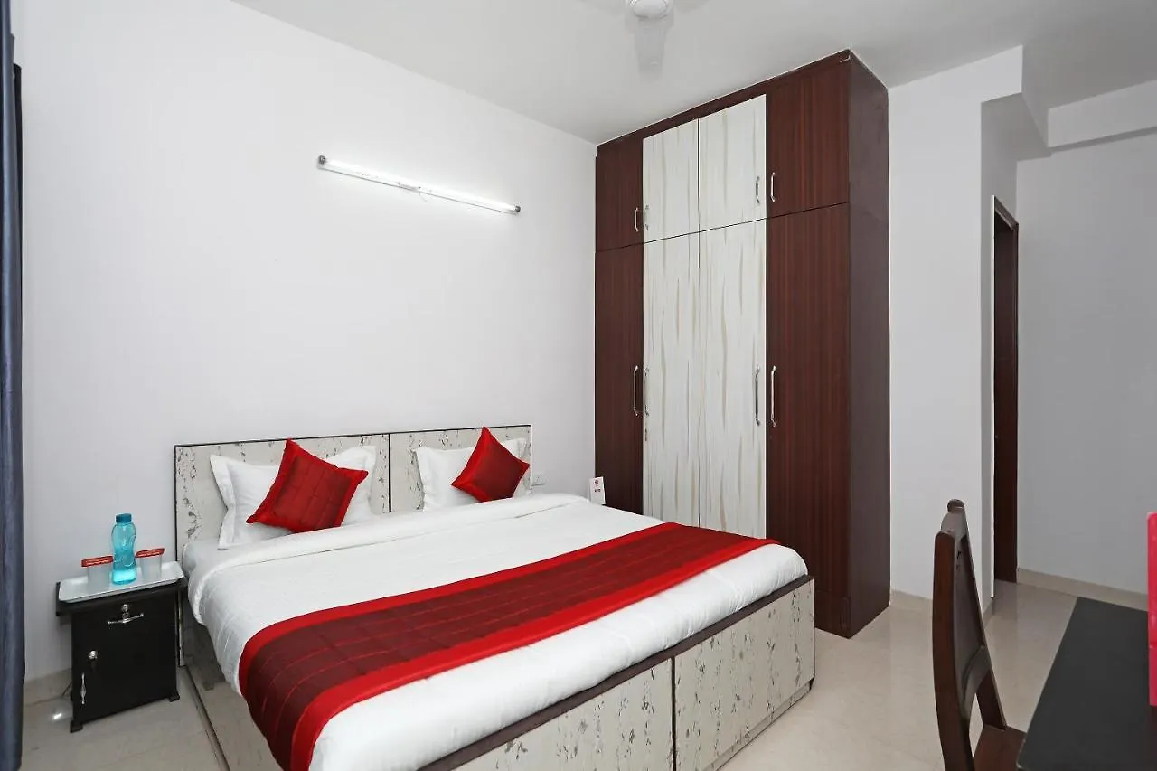 Oyo 11383 Hotel Go Rooms 古尔冈 3*,