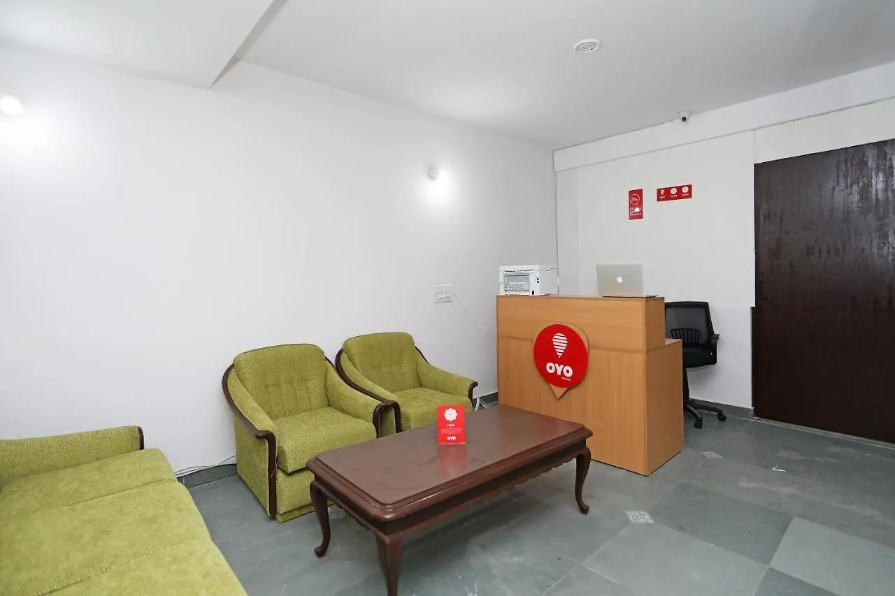 Oyo 11383 Hotel Go Rooms 古尔冈 3*,  印度